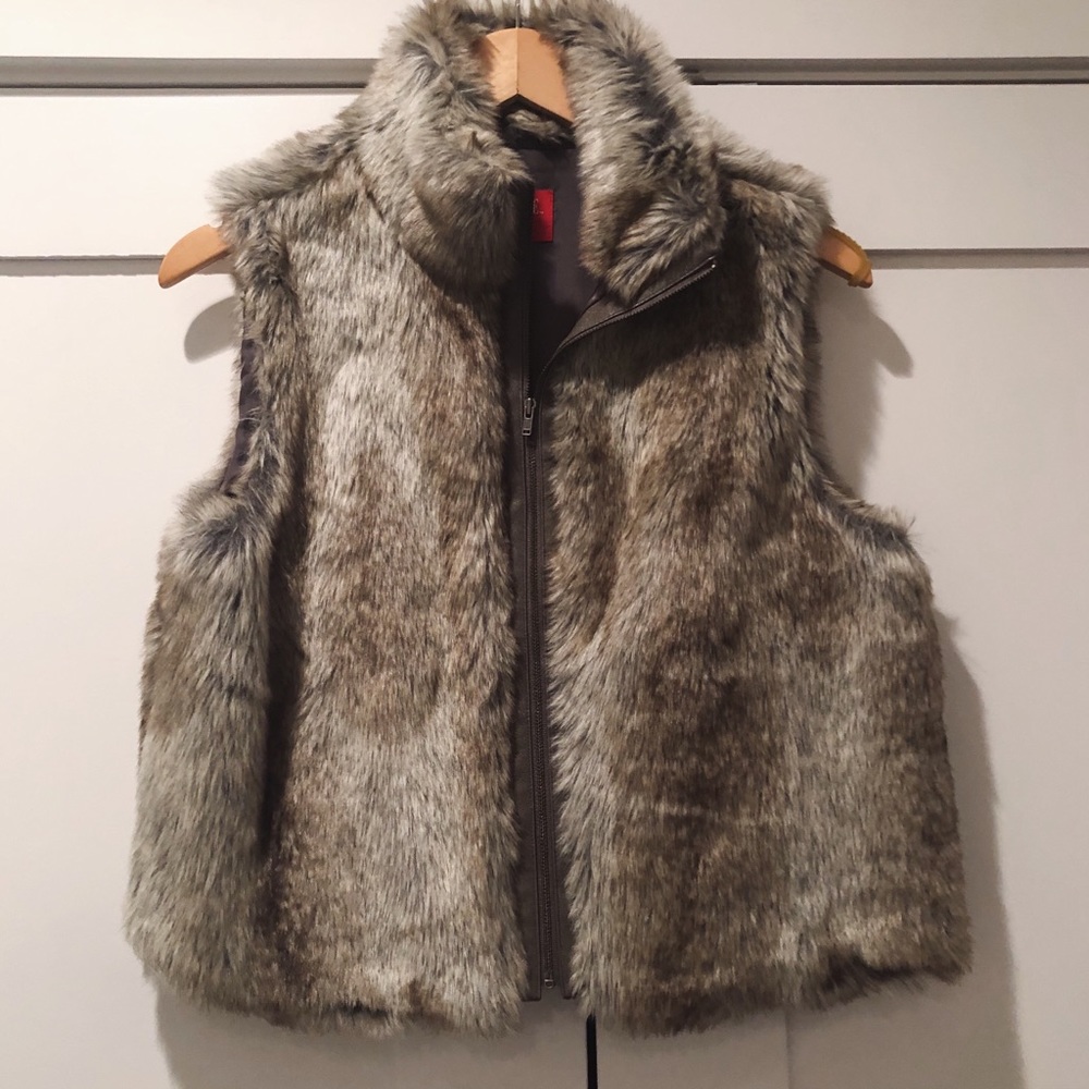 ELLE Faux fur Zip Up Vest - Size M